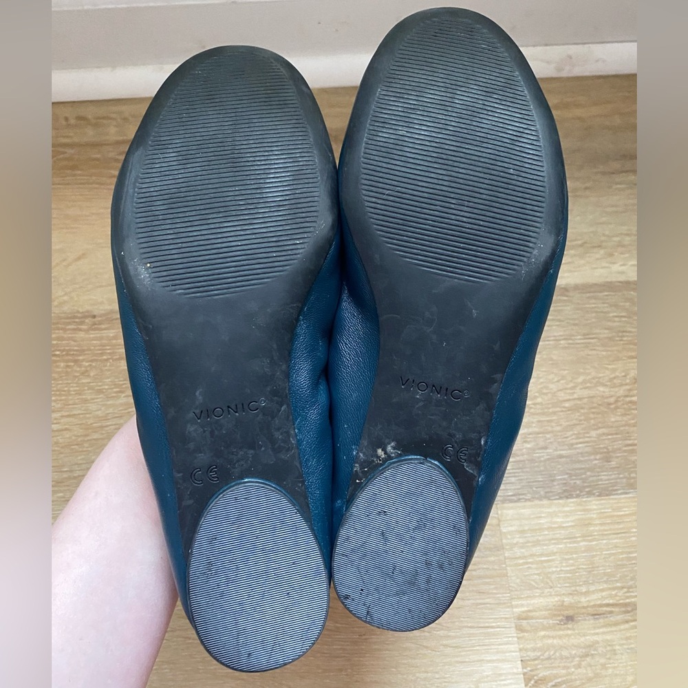 Vionic Caroll Ballet Flats with Elastic Detailing for Comfort in Navy Blue - Picture 11 of 11